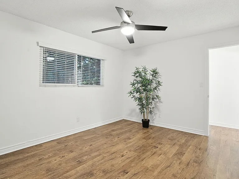 Mistyvale Apartments — Photo 17