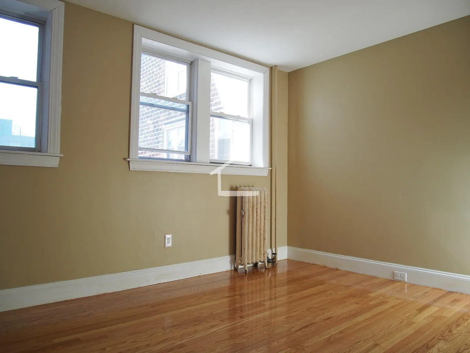 4 bed, 1200 sqft, $5,400 — Photo 2