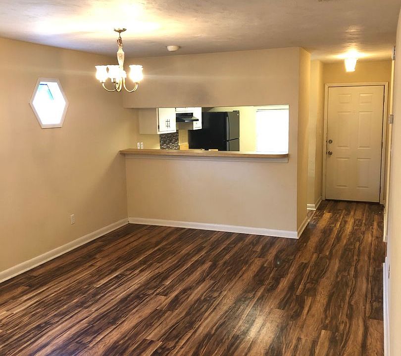 2nd image of 3223 Ginger Dr