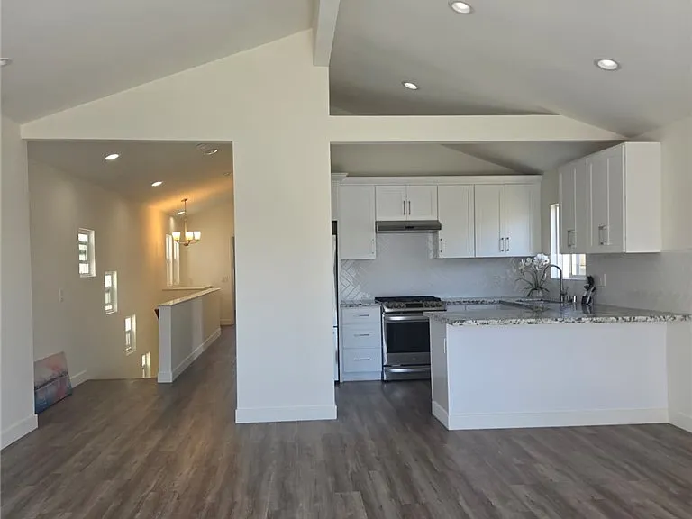 1812 W Balboa Blvd — Photo 1