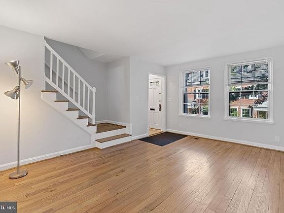 5th image of 3189 S Stafford St