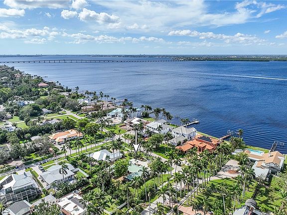 3rd image of 3209 W Riverside Dr