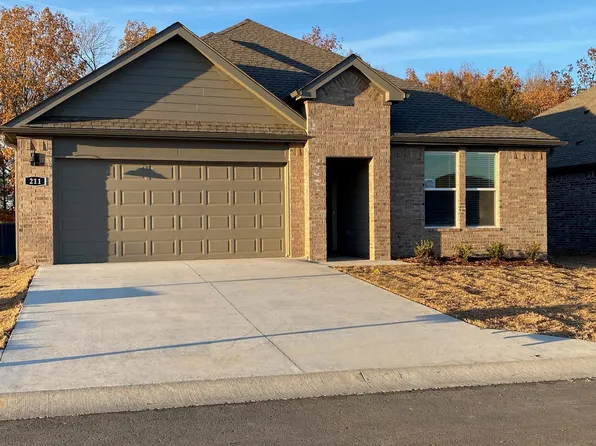 211 Lainey Dr, Maumelle, AR 72113