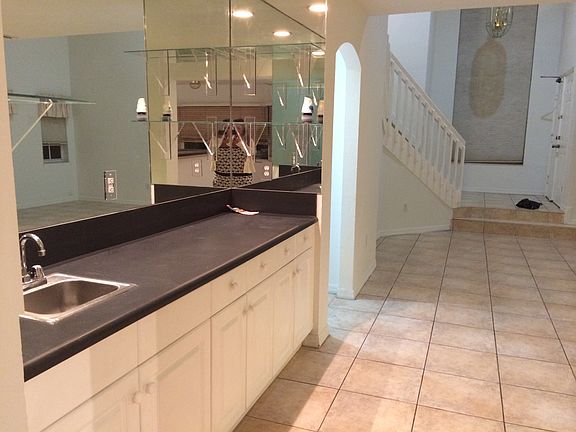 Bar area with mirror and spo