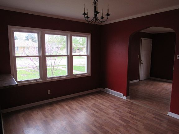 4th image of 3427 Broadway