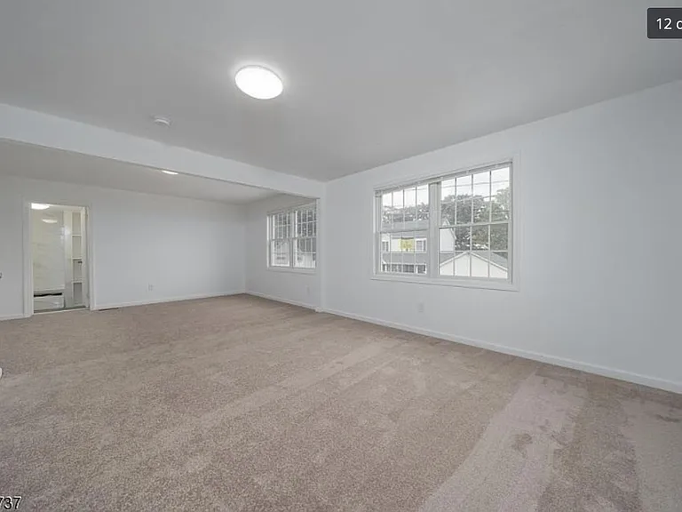 64 Mountainview Ave — Photo 8