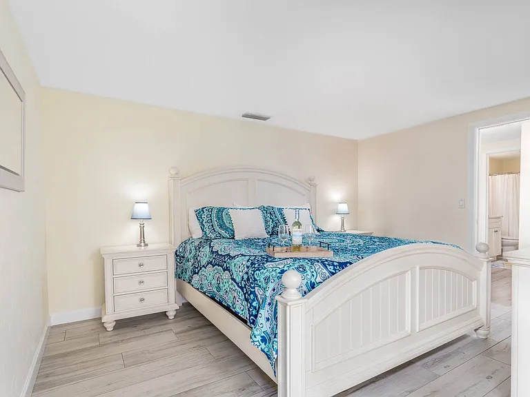 6836 Roxbury Dr — Photo 17