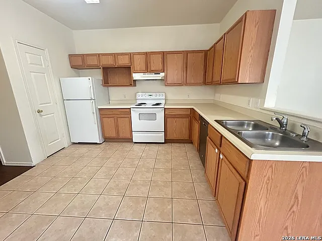 5032 Anacacho St — Photo 4