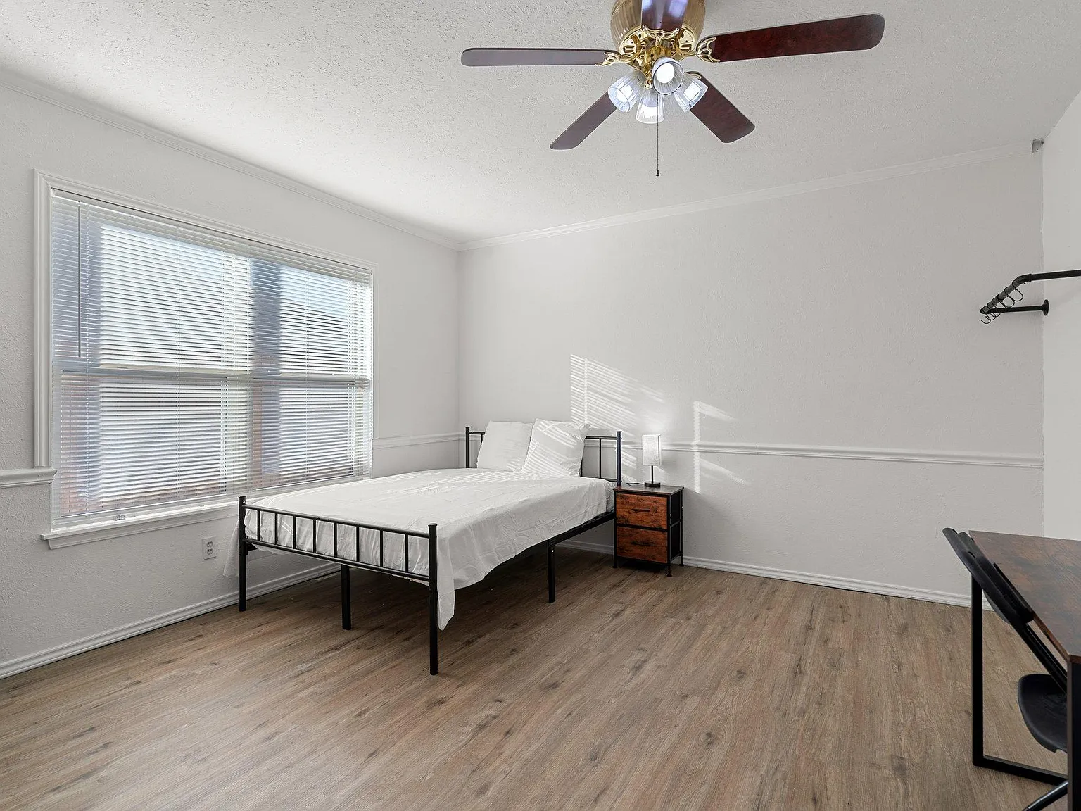 4 bed, 2.5 bath, 2000 sqft, $841 — Photo 1