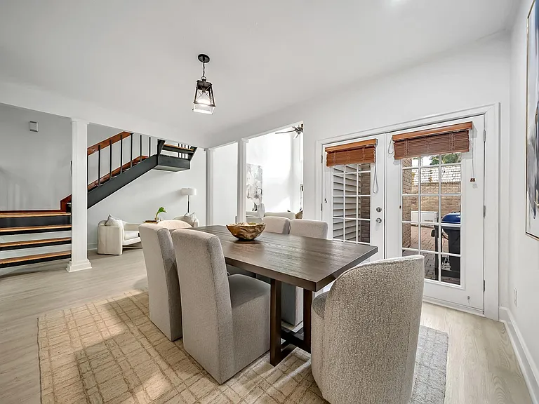 516 S Post Oak Ln #18 — Photo 5