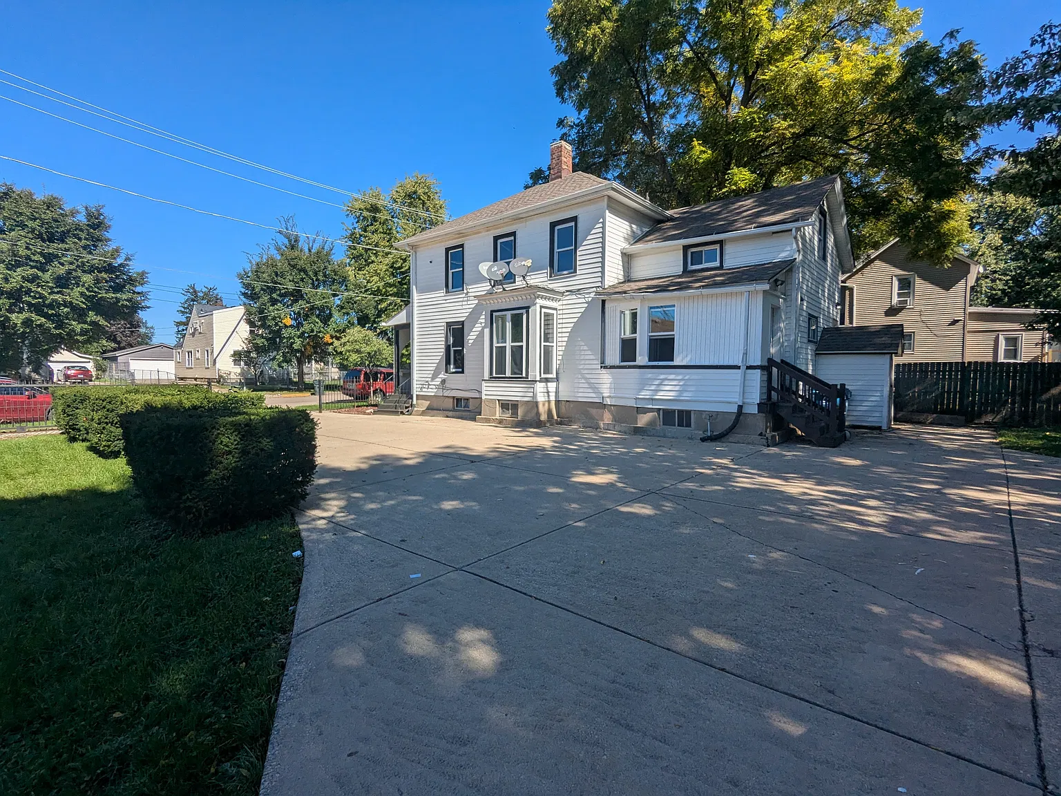 817 Front St — Photo 2