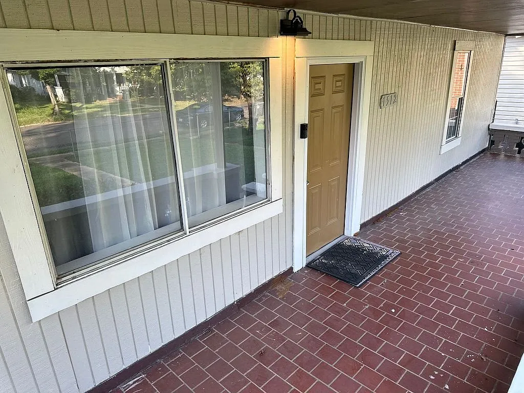 3 bed, 1.0 bath, 1540 sqft, $1,100 — Photo 3