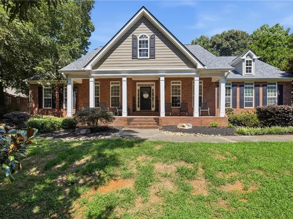 287 Laurel Place Dr, Cornelia, GA 30531