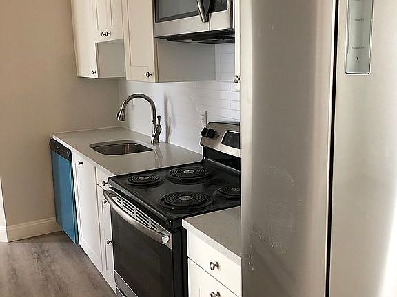 4th image of 312 Beach 89th St