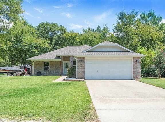 3rd image of 126 Plumthicket Ln