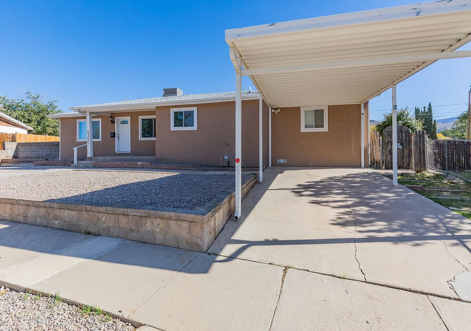Updated 3 bedroom 2 bath Home! — Photo 2