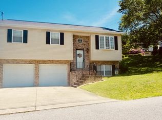 216 Crestview Dr, Charleston, WV 25302