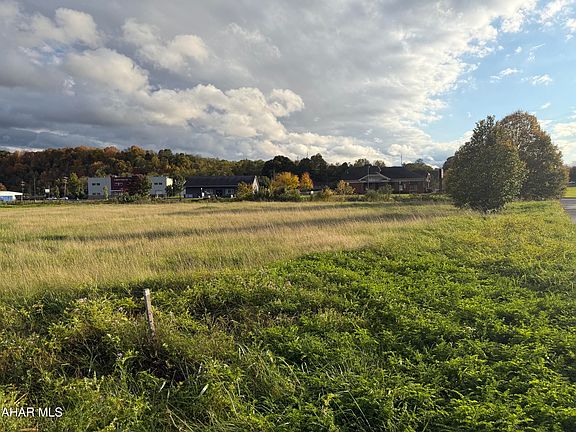2nd image of 202 Patchway Rd