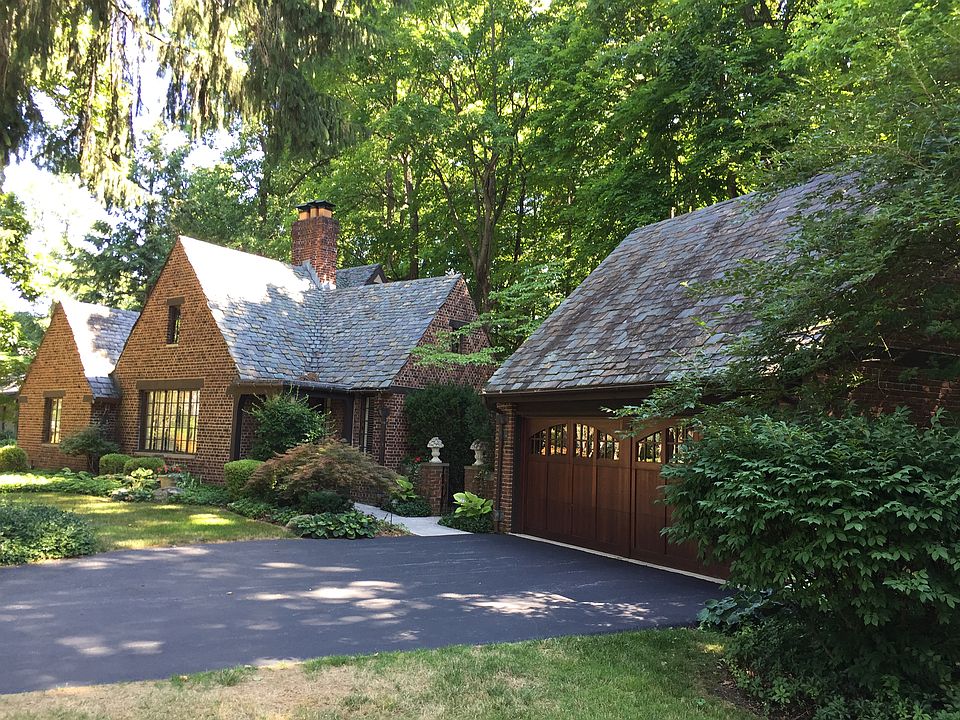 1st image of 29760 Waterbury Cir