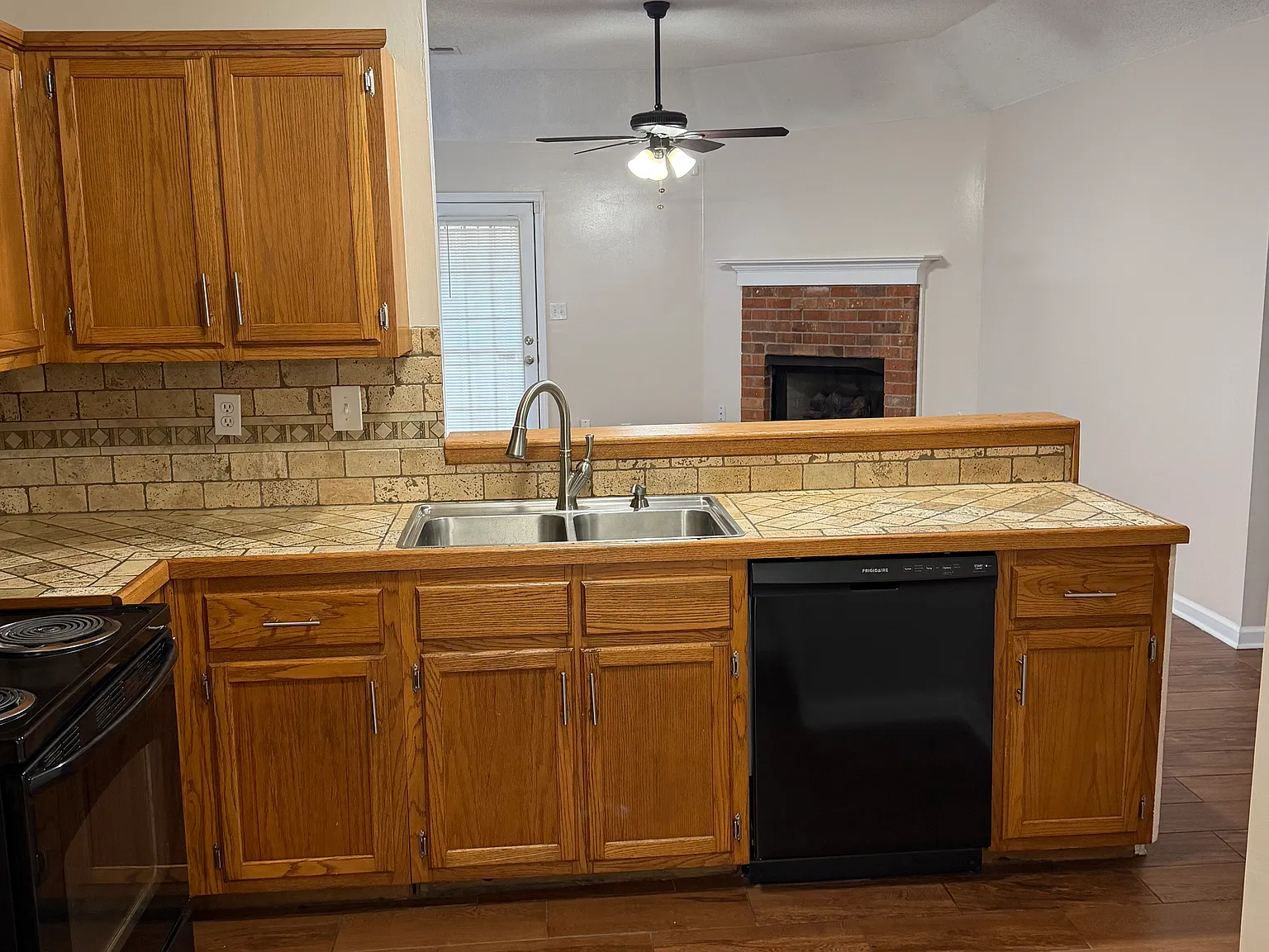 4 bed, 1754 sqft, $1,845 — Photo 4