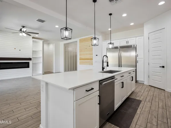 18868 W LAUREL Lane, Surprise, AZ 85388