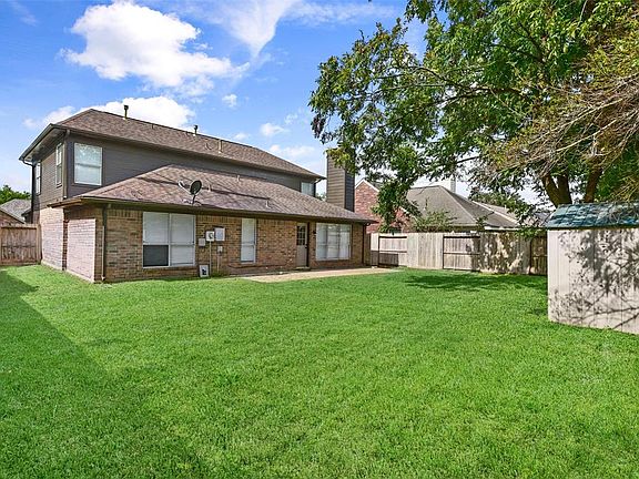3rd image of 811 Long Prairie Drive