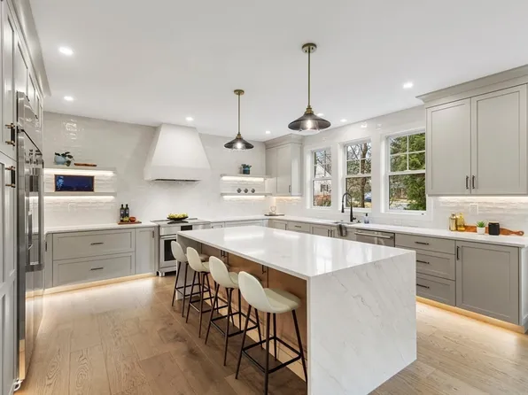 16 Estabrook Rd, Lexington, MA 02420