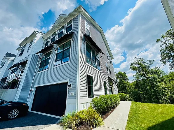 61 Brentwood Cir, Danbury, CT 06810