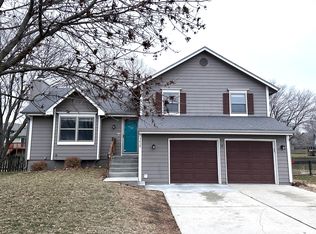 1429 SW Highland Dr, Lees Summit, MO 64081