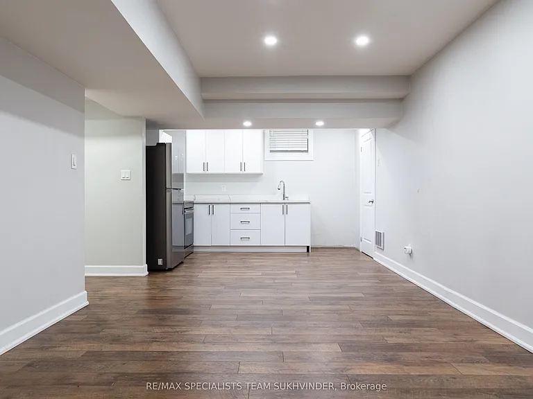 128 Embassy Dr — Photo 3