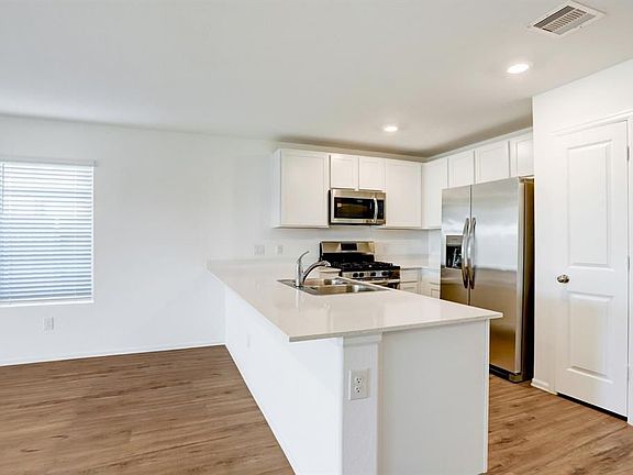 5th image of 1425 Twilight Green Dr