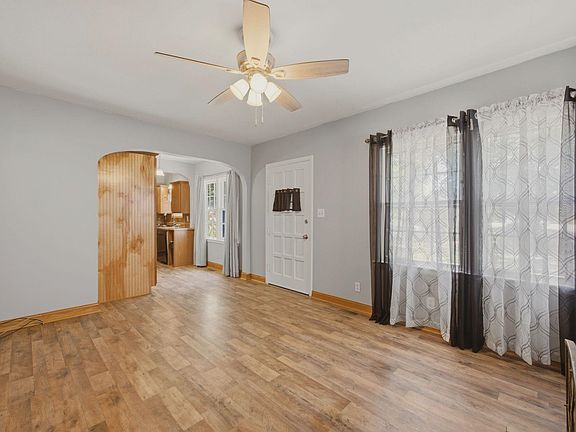 5th image of 612 S Green St