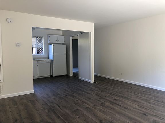 3rd image of 915 E Blithedale Ave APT 2