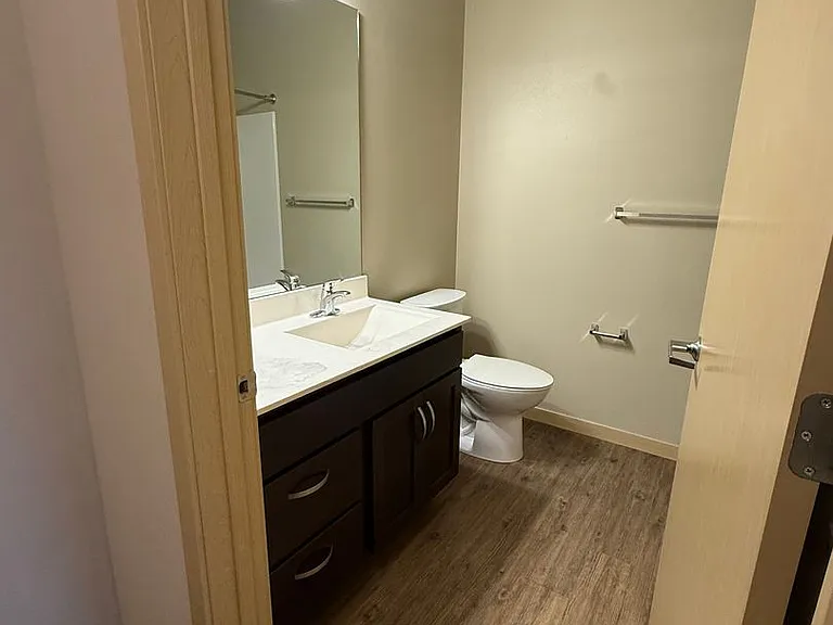 Lincoln Street Apartments — Photo 35