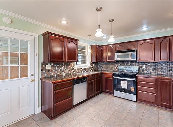 4th image of 1049 Aquavit St