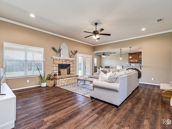 2nd image of 4113 Huntleigh Dr