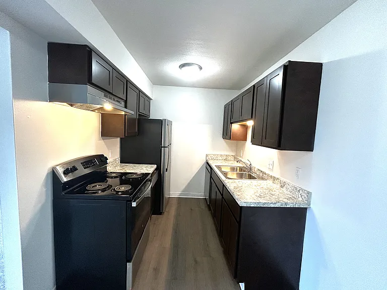 Charter Oaks Apartments — Photo 91