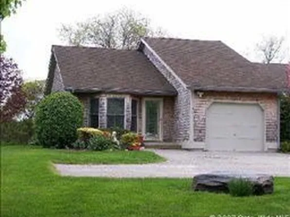 34 Valley Ln, Portsmouth, RI 02871