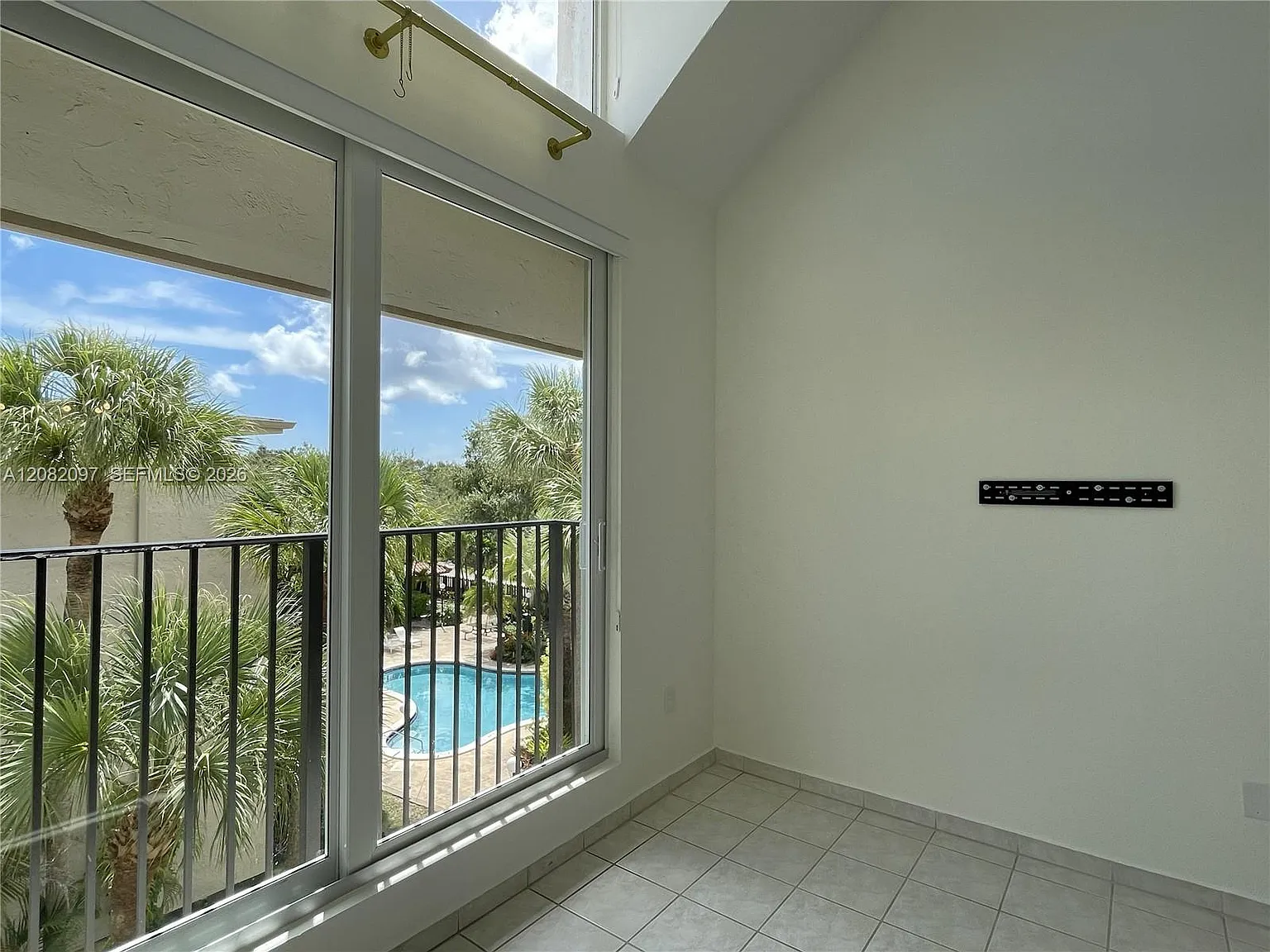 Dadeland Grove Condo — Photo 4