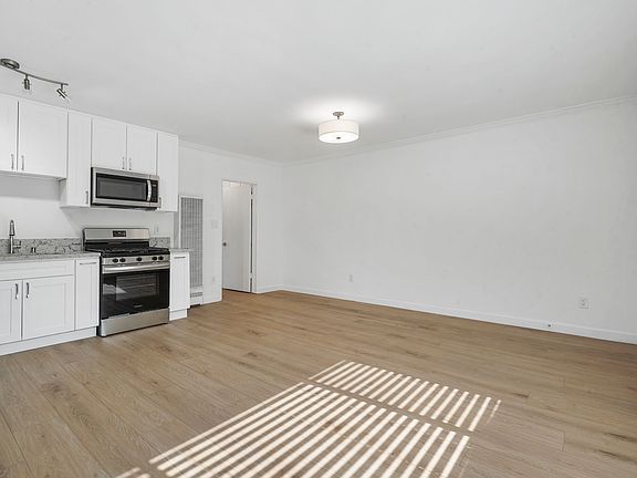 4th image of 12630 Caswell Ave #5