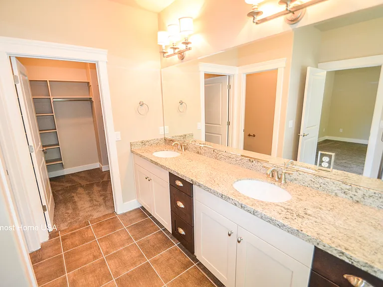 3293 E Bengal Blvd — Photo 19