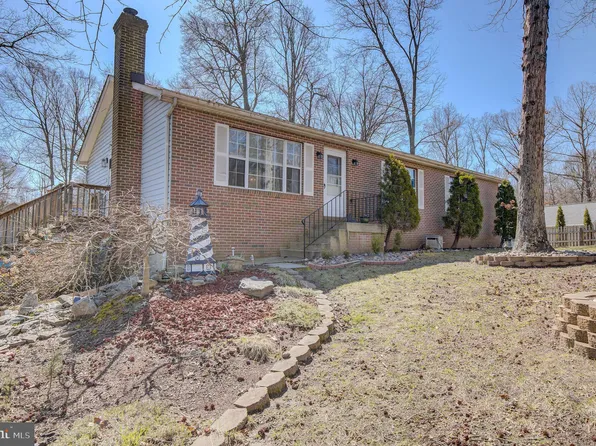 201 Pawnee Ln, Lusby, MD 20657