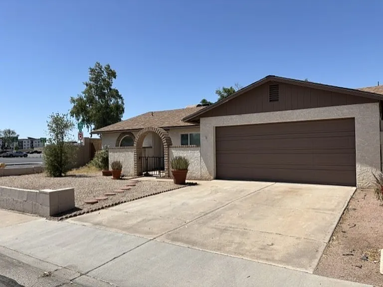 2618 W Knowles Ave — Photo 2
