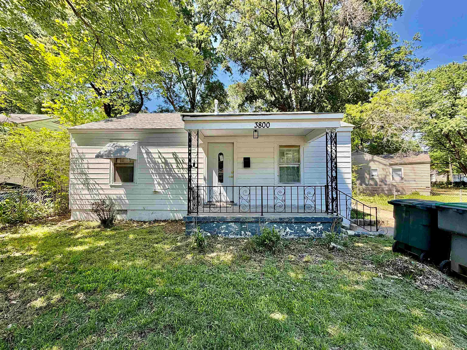 3 bed, 1.0 bath, 1147 sqft, $1,500 — Photo 2