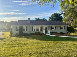 590 N Peace Haven Rd, Winston Salem, NC 27104
