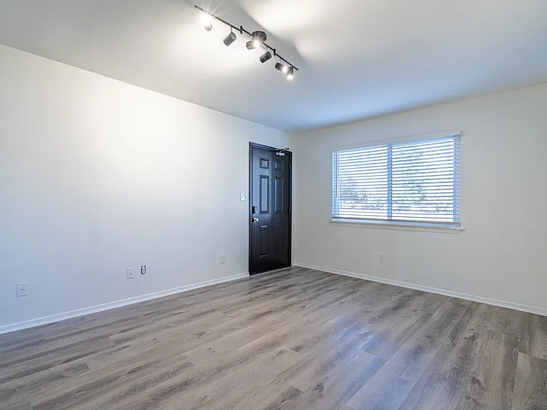 740 Mozley Dr SE #B — Photo 9