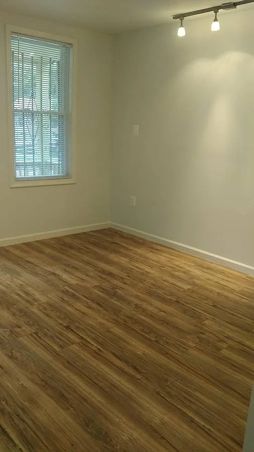 1609 Spence St — Photo 3