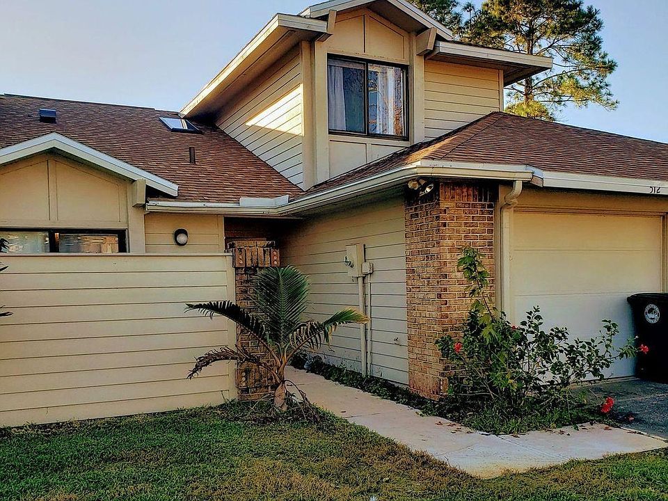 1st image of 512 Brown Pelican Dr