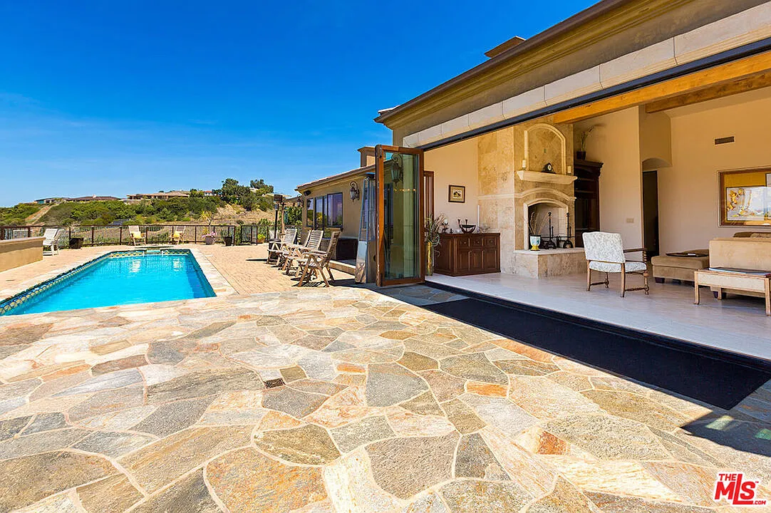 3 bed, 3.5 bath, 3729 sqft, $35,000 — Photo 4