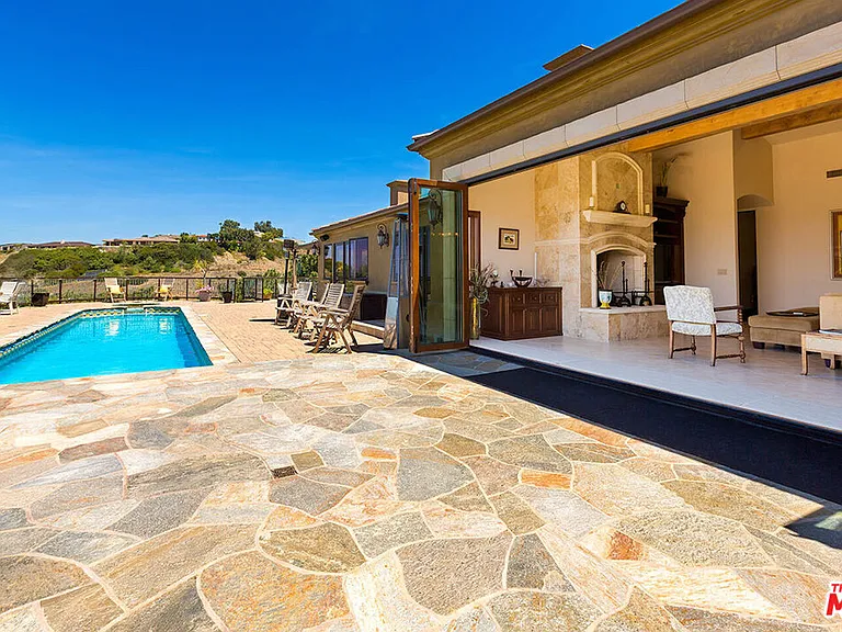 2624 Costebelle Dr — Photo 4